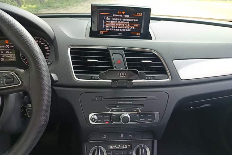 Used Audi Q3 2015 35 TFSI Comfort Model Audio And AC Panel