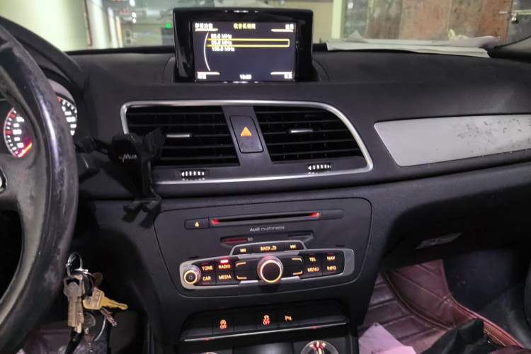 Used Audi Q3 2015 30 TFSI Ambition Edition Audio And AC Panel