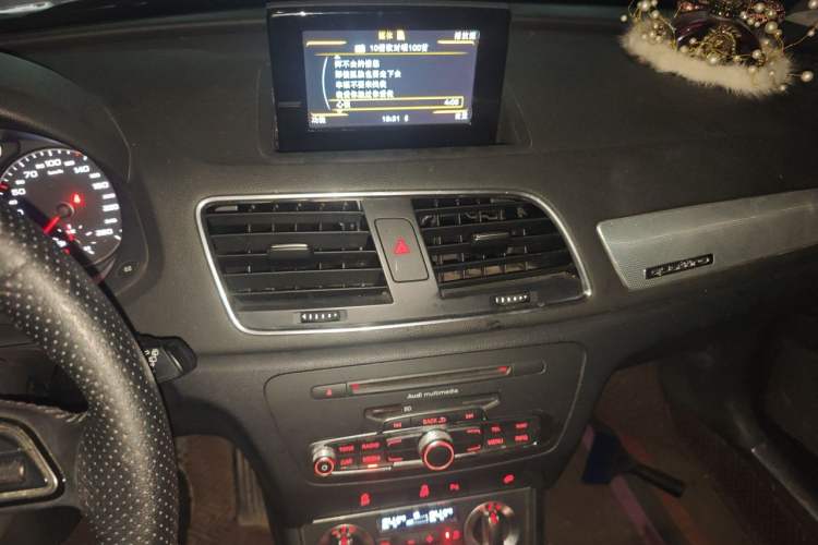 Used Audi Q3 2015 35 TFSI quattro Technology Edition Audio And AC Panel