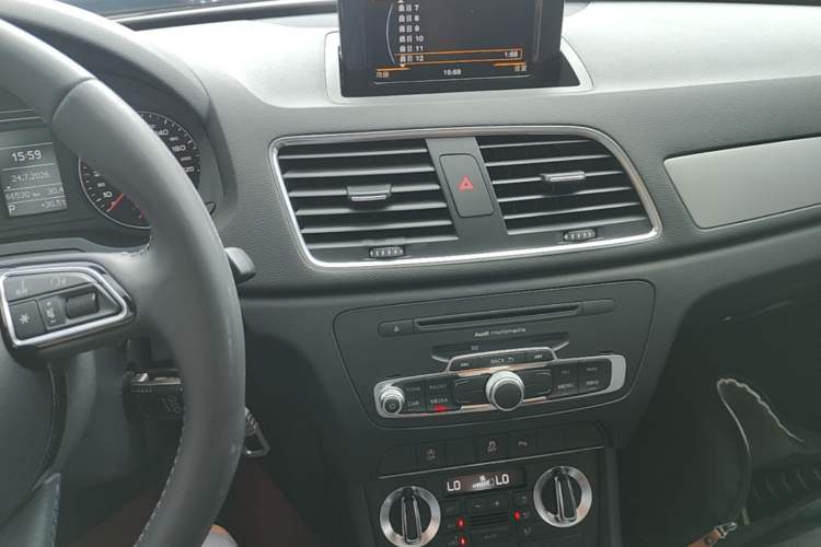 Used Audi Q3 2015 30 TFSI Ambition Edition Audio And AC Panel