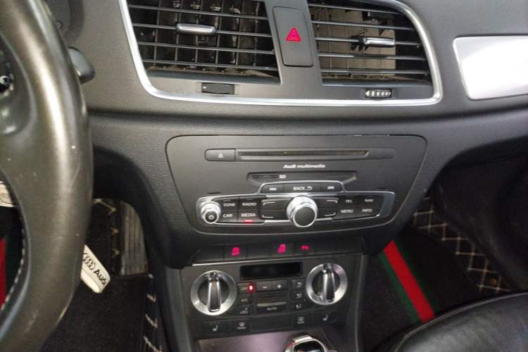 Used Audi Q3 2015 35 TFSI Comfort Model Audio And AC Panel