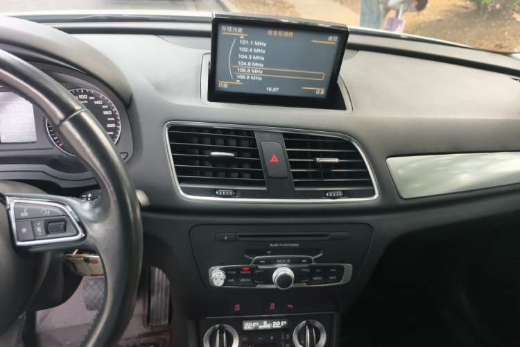Used Audi Q3 2015 35 TFSI Comfort Model Audio And AC Panel
