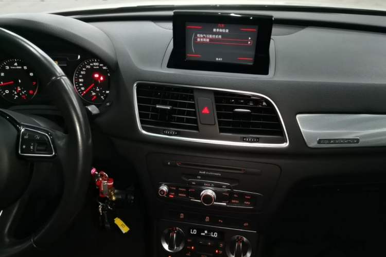 Used Audi Q3 2015 35 TFSI quattro Technology Edition Audio And AC Panel