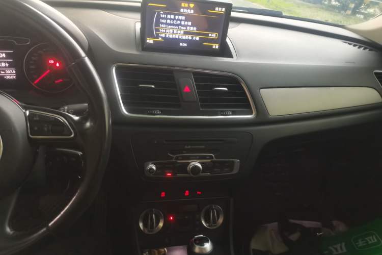 Used Audi Q3 2015 30 TFSI Comfort Model Audio And AC Panel