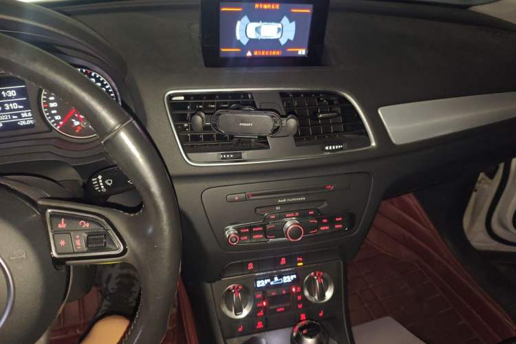 Used Audi Q3 2015 35 TFSI Comfort Model Audio And AC Panel