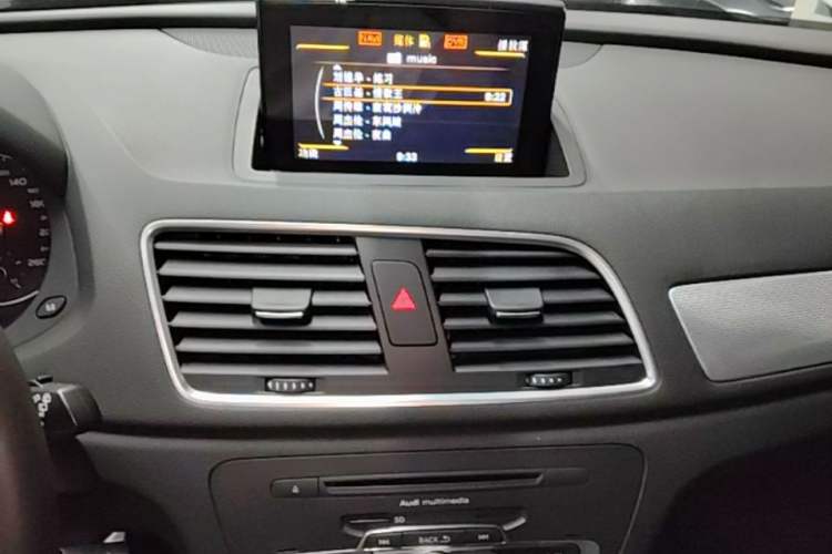 Used Audi Q3 2015 35 TFSI Comfort Model Audio And AC Panel