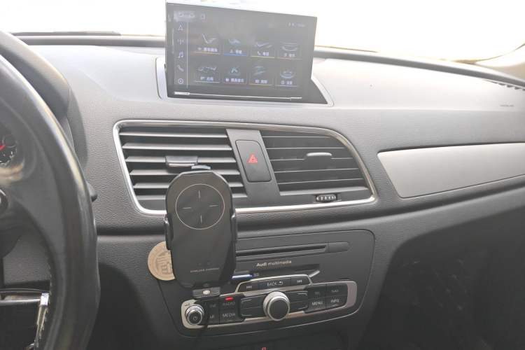 Used Audi Q3 2015 30 TFSI Ambition Edition Audio And AC Panel
