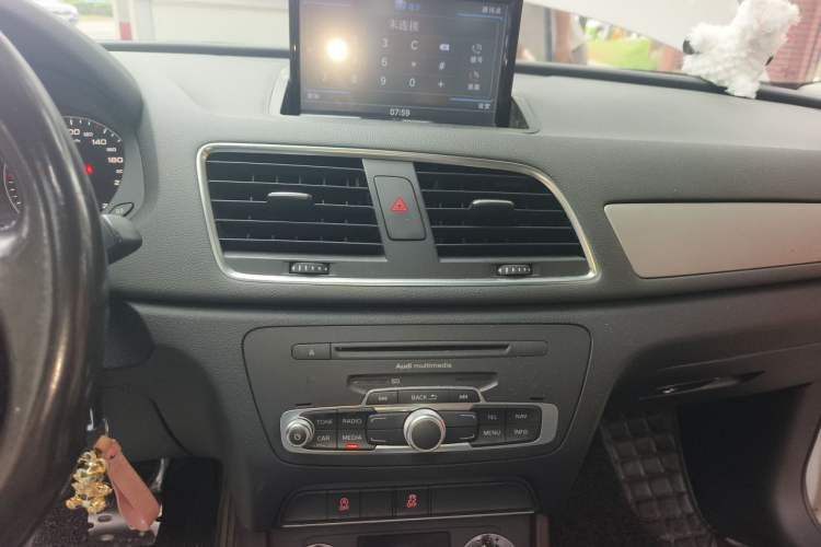 Used Audi Q3 2015 30 TFSI Ambition Edition Audio And AC Panel