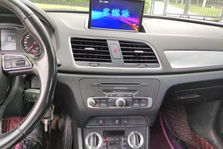 Used Audi Q3 2015 35 TFSI Comfort Model Audio And AC Panel