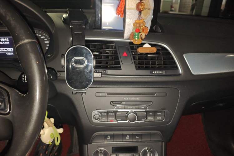 Used Audi Q3 2015 35 TFSI Ambition Edition Audio And AC Panel