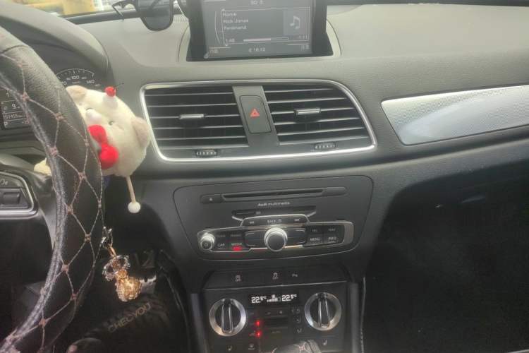Used Audi Q3 2015 35 TFSI Comfort Model Audio And AC Panel