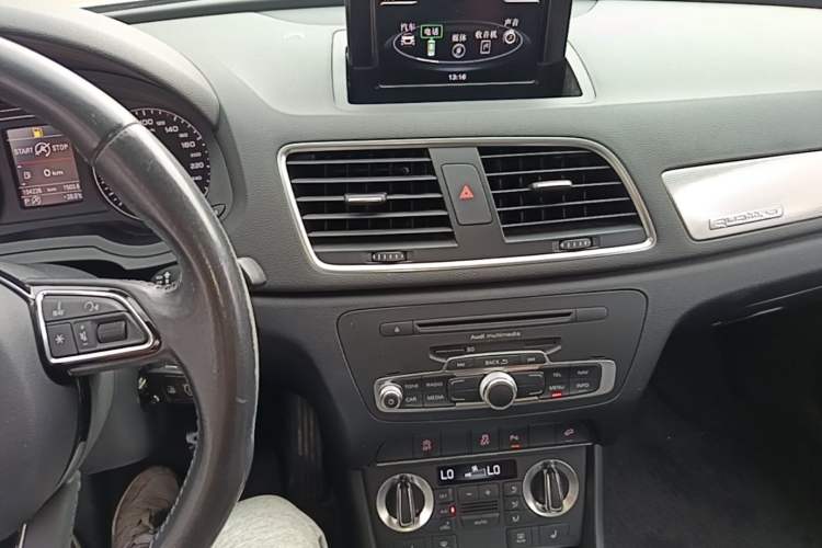Used Audi Q3 2015 35 TFSI quattro Technology Edition Audio And AC Panel