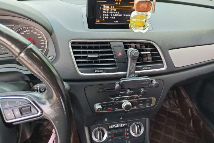 Used Audi Q3 2015 30 TFSI Ambition Edition Audio And AC Panel