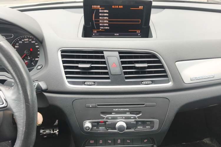 Used Audi Q3 2015 35 TFSI quattro Luxury Edition Audio And AC Panel