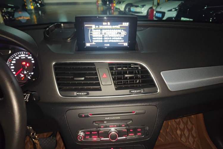 Used Audi Q3 2015 35 TFSI Comfort Model Audio And AC Panel
