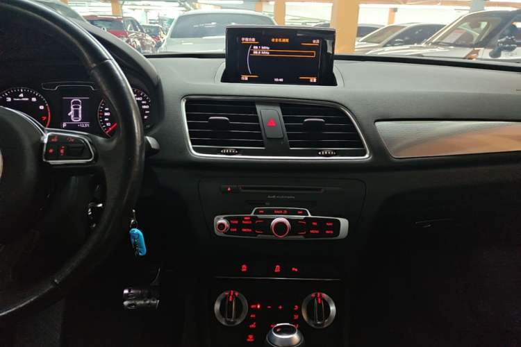 Used Audi Q3 2015 30 TFSI Comfort Model Audio And AC Panel