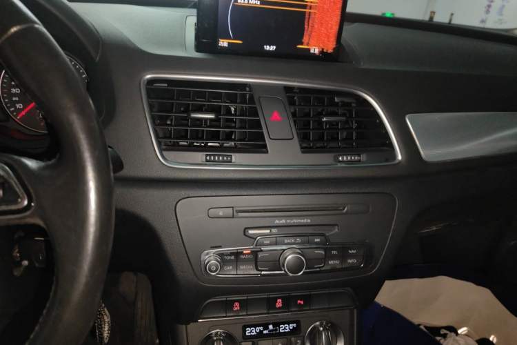 Used Audi Q3 2015 35 TFSI Comfort Model Audio And AC Panel
