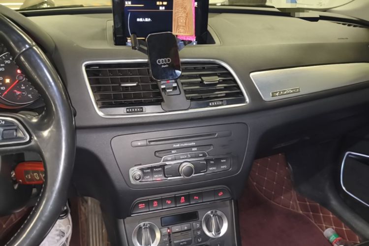 Used Audi Q3 2015 35 TFSI quattro Luxury Edition Audio And AC Panel