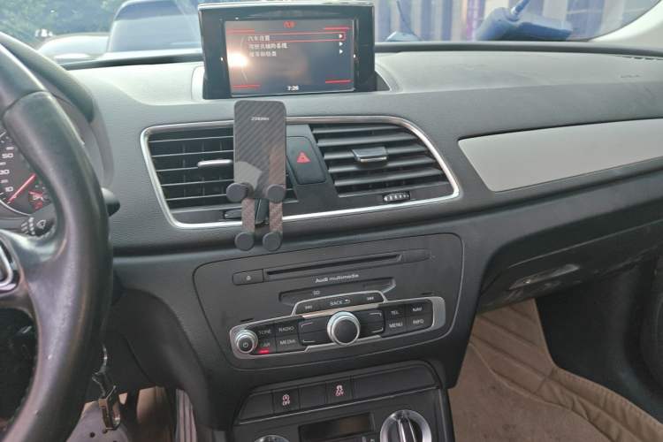Used Audi Q3 2015 35 TFSI Ambition Edition Audio And AC Panel