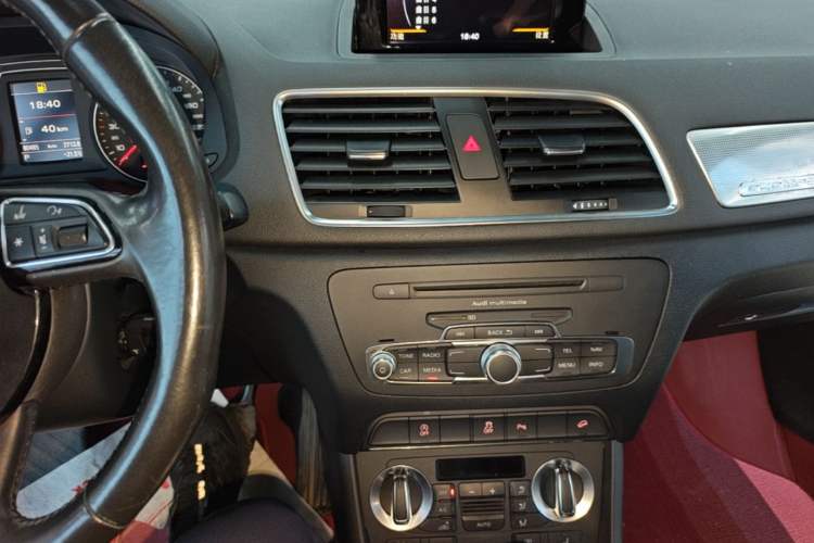 Used Audi Q3 2015 35 TFSI quattro Technology Edition Audio And AC Panel