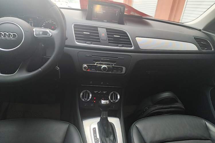 Used Audi Q3 2015 35 TFSI Comfort Model Audio And AC Panel