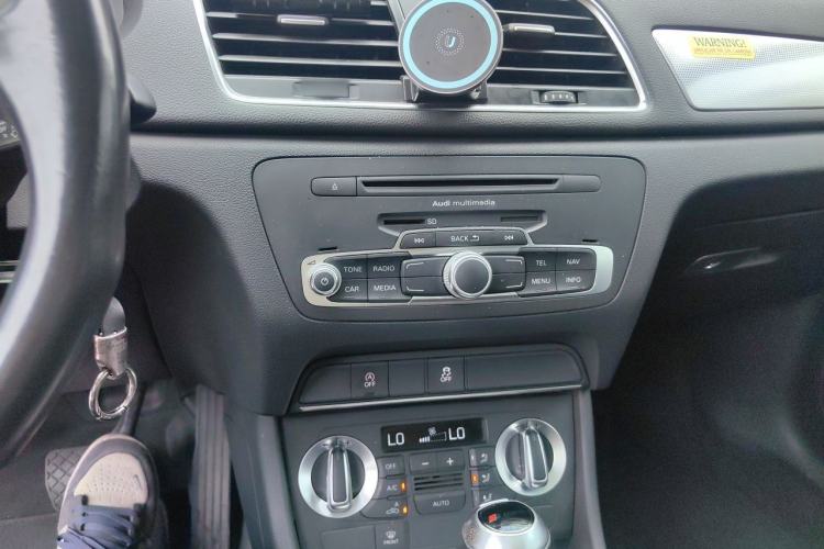 Used Audi Q3 2015 30 TFSI Comfort Model Audio And AC Panel