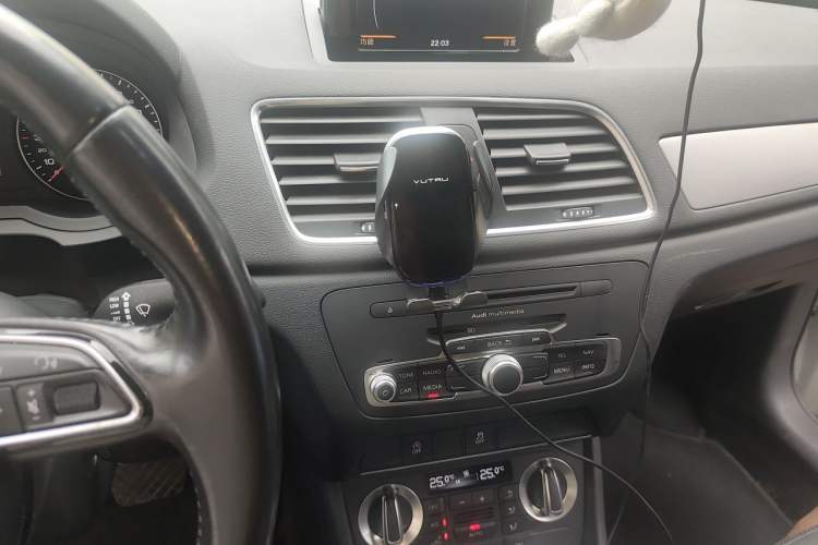 Used Audi Q3 2015 30 TFSI Ambition Edition Audio And AC Panel