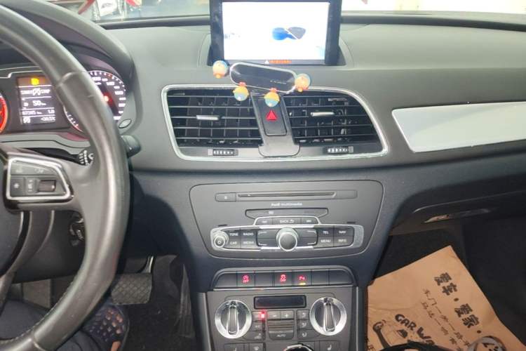 Used Audi Q3 2015 35 TFSI Comfort Model Audio And AC Panel