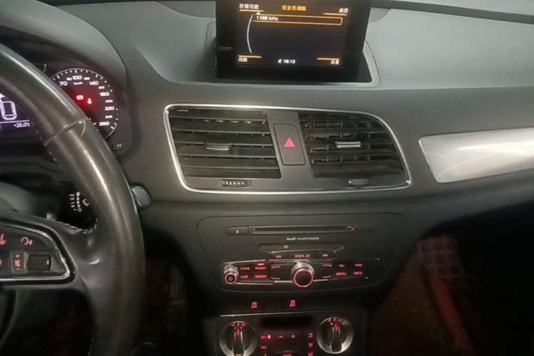 Used Audi Q3 2015 30 TFSI Comfort Model Audio And AC Panel