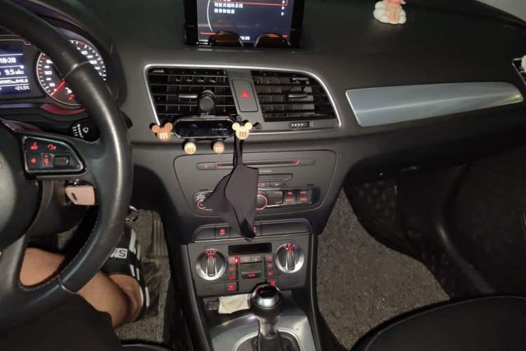 Used Audi Q3 2015 30 TFSI Comfort Model Audio And AC Panel