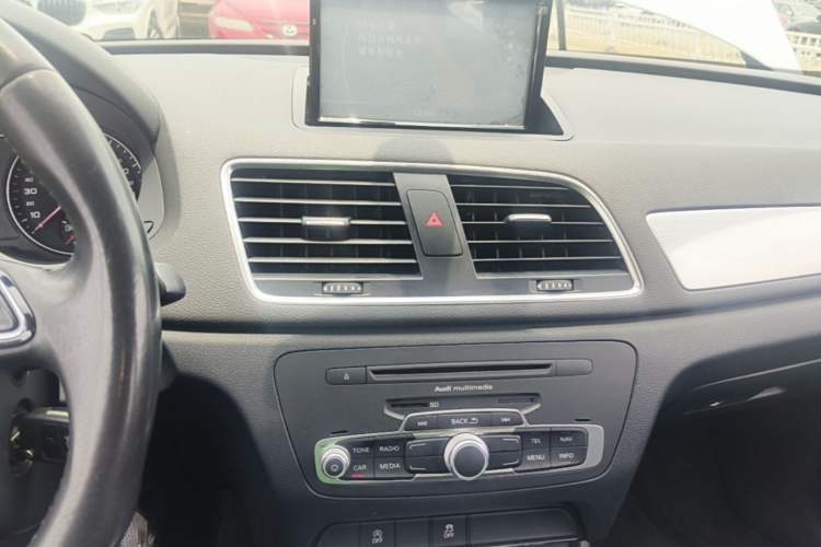 Used Audi Q3 2015 30 TFSI Comfort Model Audio And AC Panel