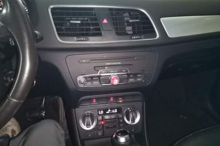 Used Audi Q3 2015 35 TFSI Comfort Model Audio And AC Panel