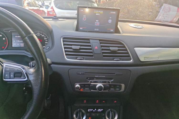 Used Audi Q3 2015 35 TFSI quattro Technology Edition Audio And AC Panel