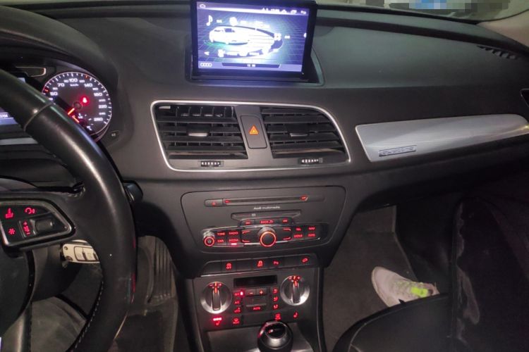Used Audi Q3 2015 35 TFSI quattro Technology Edition Audio And AC Panel