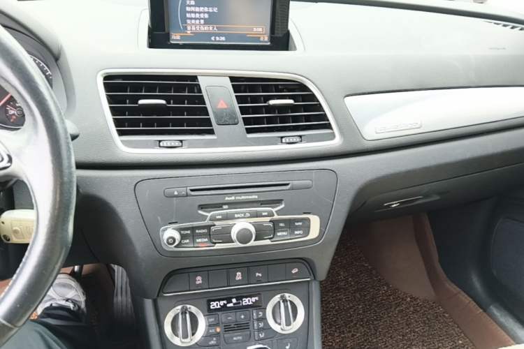 Used Audi Q3 2015 35 TFSI quattro Technology Edition Audio And AC Panel