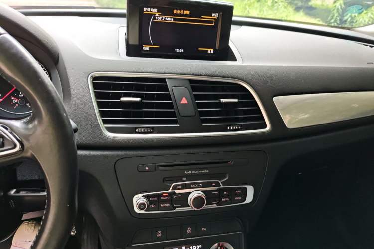 Used Audi Q3 2015 35 TFSI Comfort Model Audio And AC Panel
