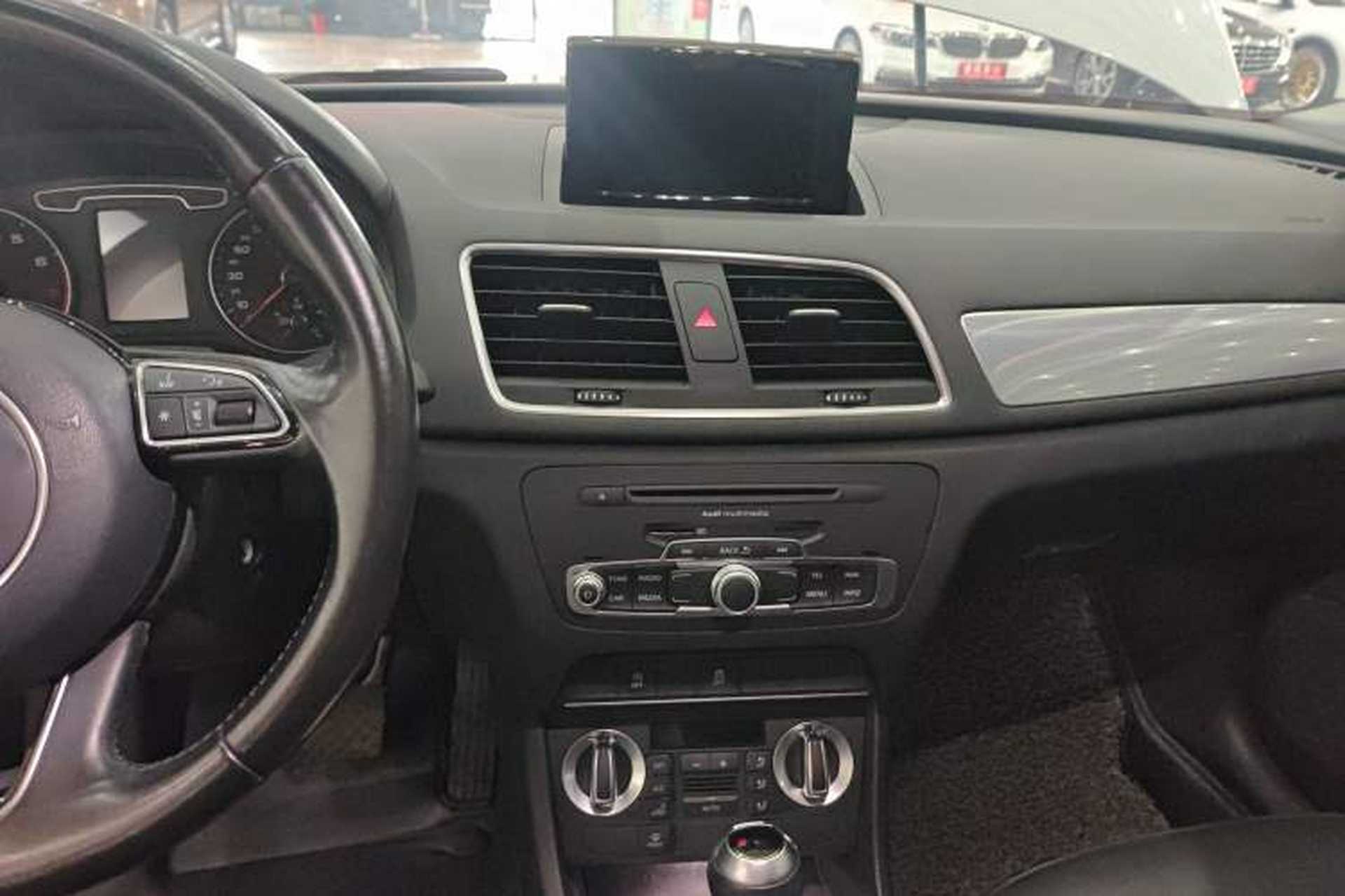 Used Audi Q3 2015 30 TFSI Comfort Model Audio And AC Panel