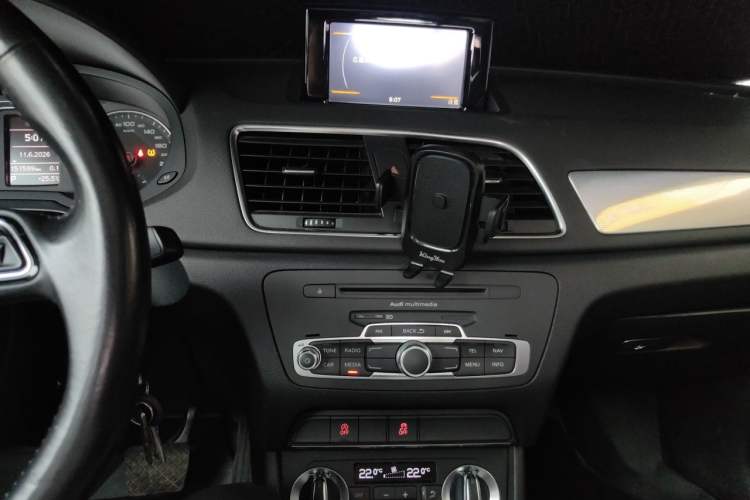 Used Audi Q3 2015 30 TFSI Comfort Model Audio And AC Panel