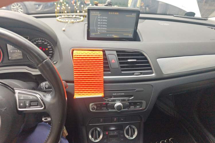 Used Audi Q3 2015 35 TFSI Comfort Model Audio And AC Panel