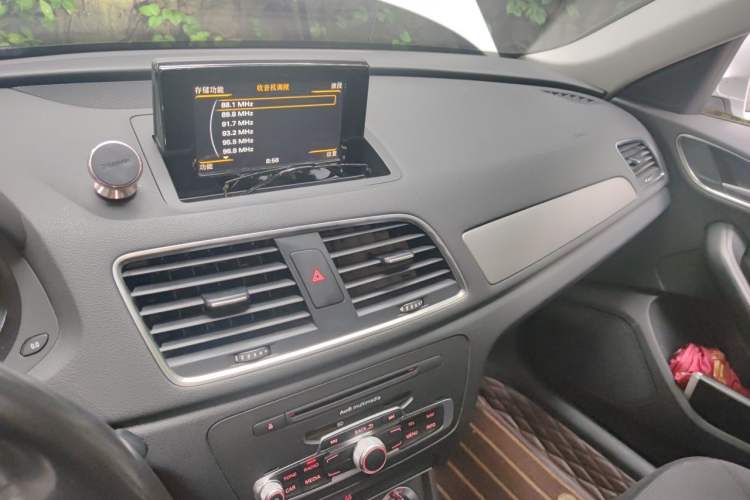 Used Audi Q3 2015 30 TFSI Ambition Edition Audio And AC Panel