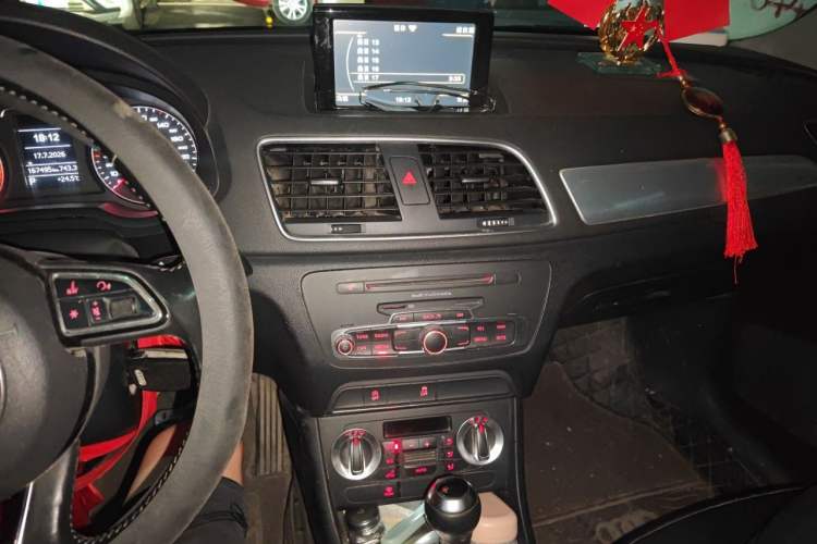 Used Audi Q3 2015 30 TFSI Comfort Model Audio And AC Panel
