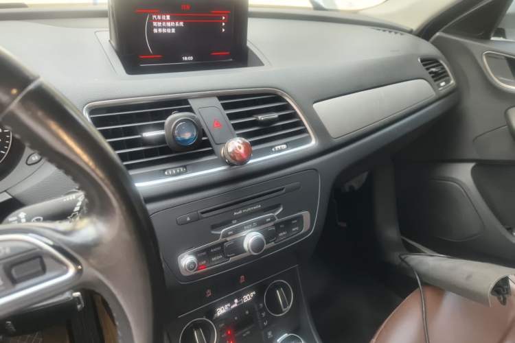 Used Audi Q3 2015 35 TFSI Ambition Edition Audio And AC Panel