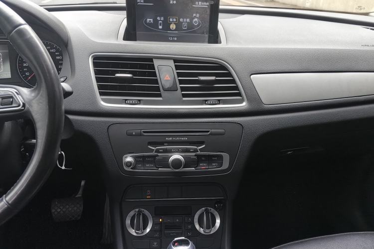 Used Audi Q3 2015 30 TFSI Ambition Edition Audio And AC Panel