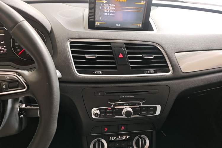 Used Audi Q3 2015 30 TFSI Comfort Model Audio And AC Panel
