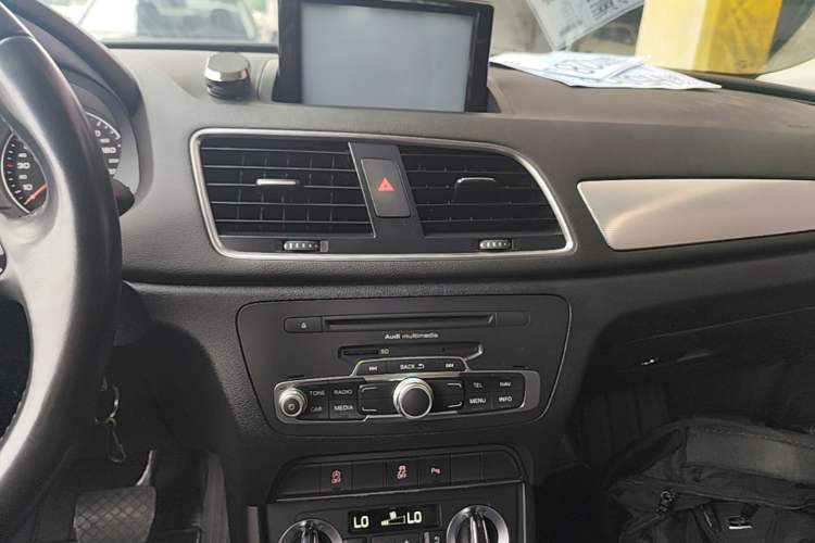 Used Audi Q3 2015 35 TFSI Comfort Model Audio And AC Panel