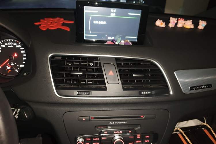 Used Audi Q3 2015 35 TFSI quattro Technology Edition Audio And AC Panel