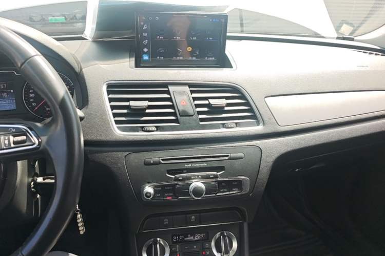 Used Audi Q3 2015 30 TFSI Ambition Edition Audio And AC Panel