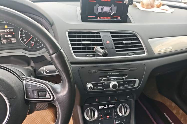 Used Audi Q3 2015 35 TFSI quattro Millionth Anniversary Edition Audio And AC Panel