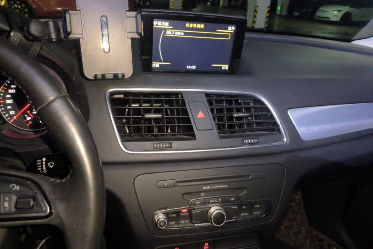 Used Audi Q3 2015 30 TFSI Comfort Model Audio And AC Panel
