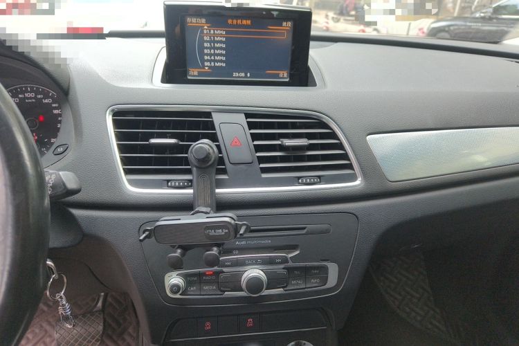 Used Audi Q3 2015 30 TFSI Comfort Model Audio And AC Panel